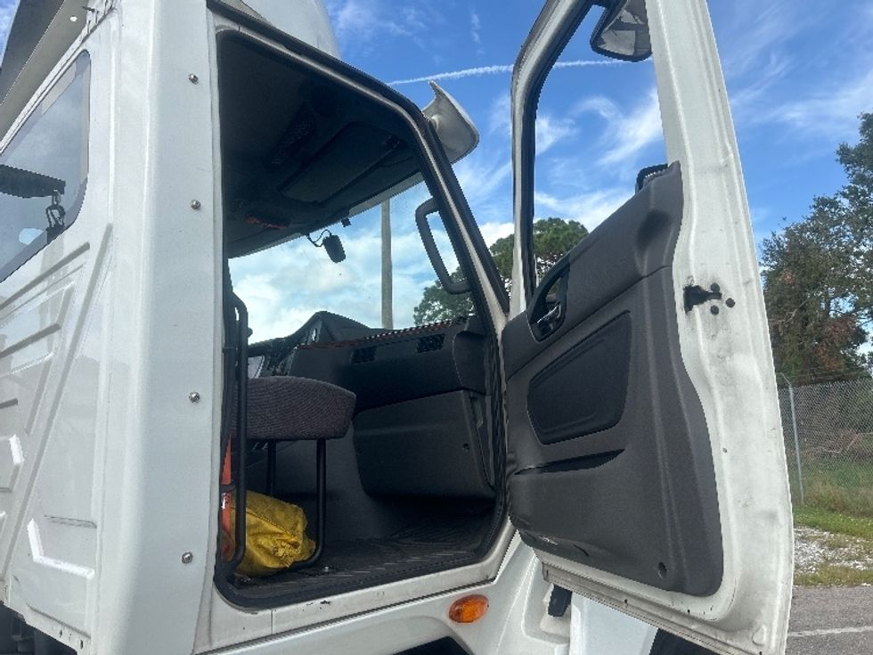 Day Cab Tractor-Heavy Duty Tractors-International-2019-LT625-Plant City-FL-381,545\n\t\tmiles-$ 35,000 - Image 11