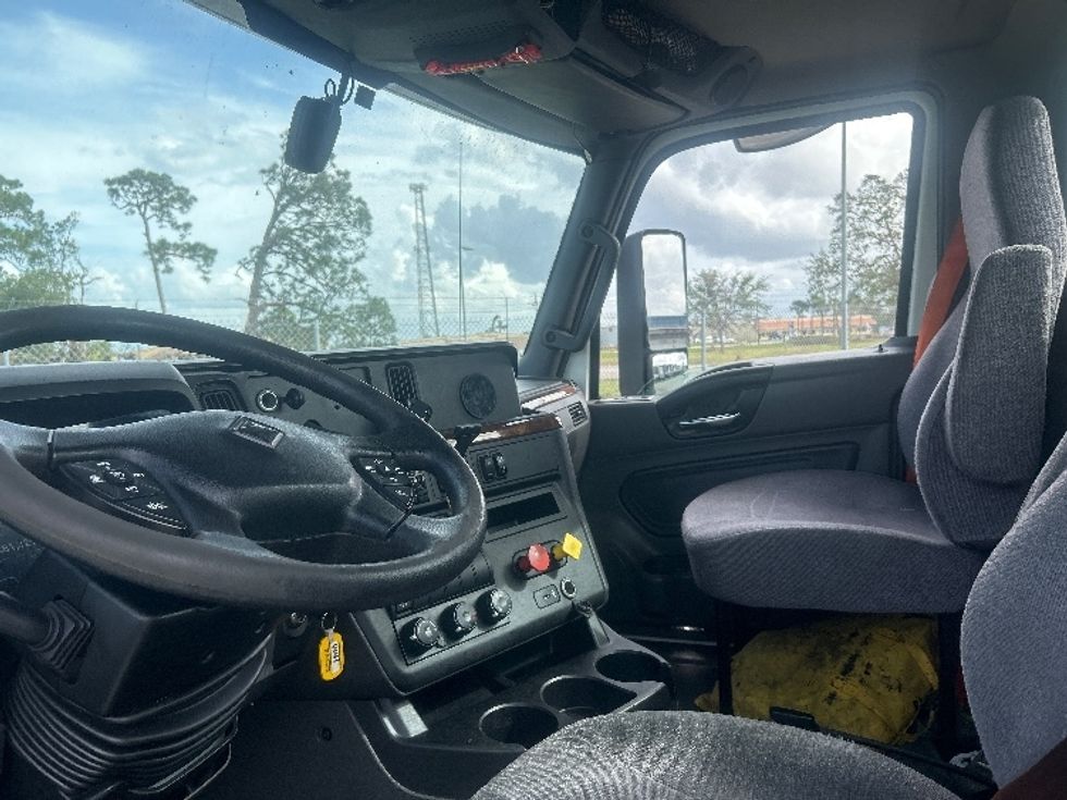 Day Cab Tractor-Heavy Duty Tractors-International-2019-LT625-Plant City-FL-381,545\n\t\tmiles-$ 35,000 - Image 9