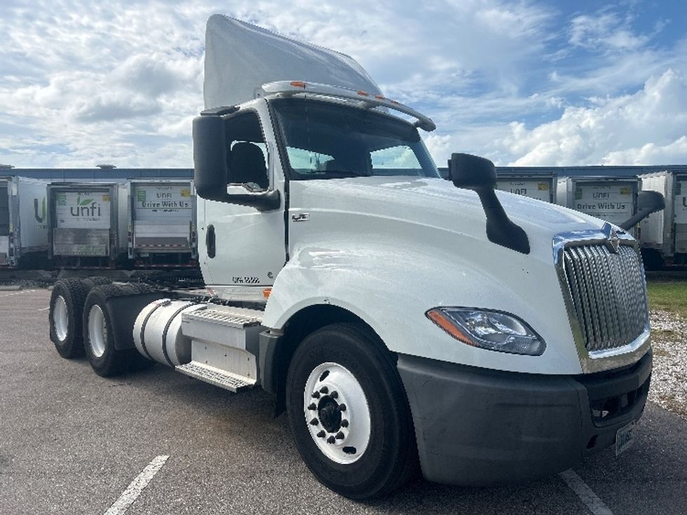 Day Cab Tractor-Heavy Duty Tractors-International-2019-LT625-Plant City-FL-420,439\n\t\tmiles-$ 33,000 - Image 1