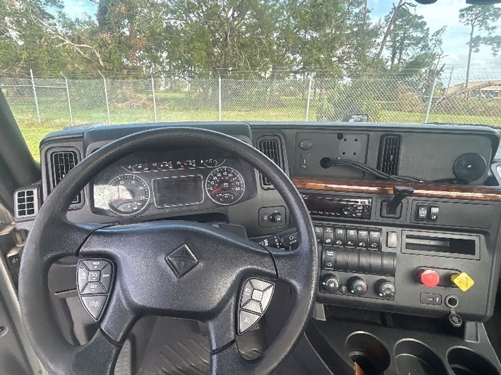 Day Cab Tractor-Heavy Duty Tractors-International-2019-LT625-Plant City-FL-420,439\n\t\tmiles-$ 33,000 - Image 11