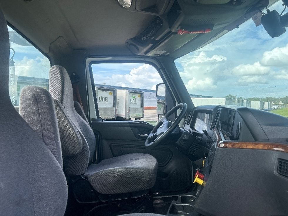Day Cab Tractor-Heavy Duty Tractors-International-2019-LT625-Plant City-FL-420,439\n\t\tmiles-$ 33,000 - Image 14