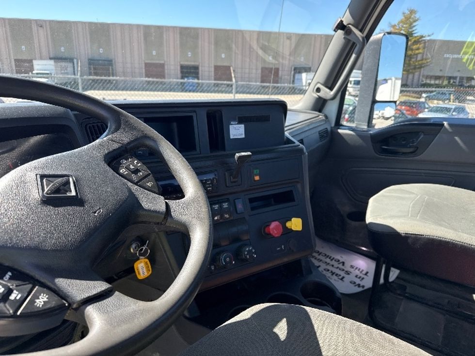Day Cab Tractor-Heavy Duty Tractors-International-2019-LT625-Poplar Bluff-MO-398,782\n\t\tmiles-$ 26,500 - Image 10