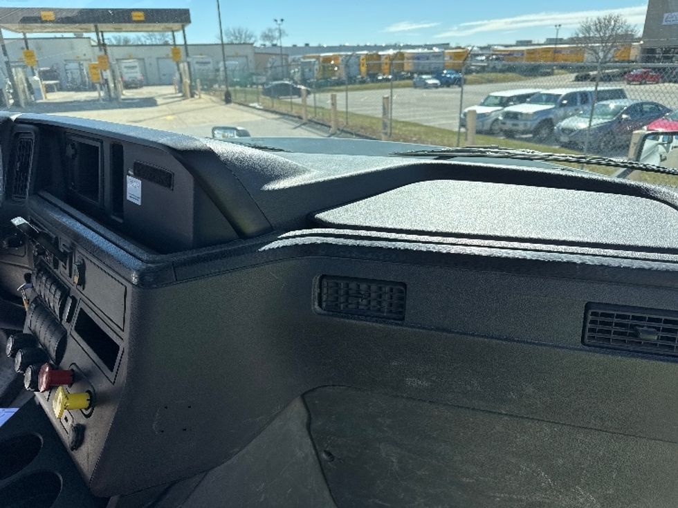 Day Cab Tractor-Heavy Duty Tractors-International-2019-LT625-Poplar Bluff-MO-398,782\n\t\tmiles-$ 26,500 - Image 13