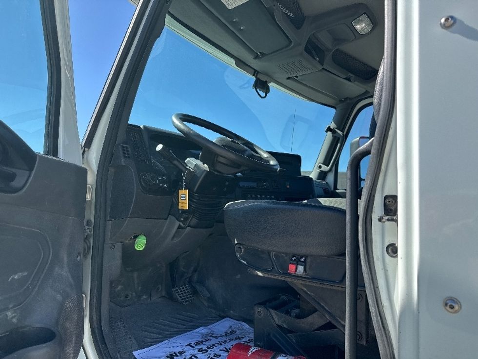 Day Cab Tractor-Heavy Duty Tractors-International-2019-LT625-Poplar Bluff-MO-398,782\n\t\tmiles-$ 26,500 - Image 9