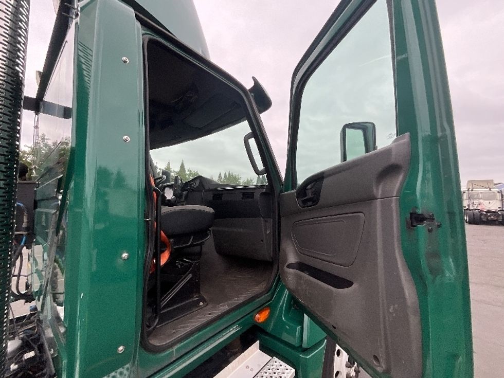 Day Cab Tractor-Heavy Duty Tractors-International-2019-LT625-Portland-OR-301,097\n\t\tmiles-$ 23,500 - Image 12