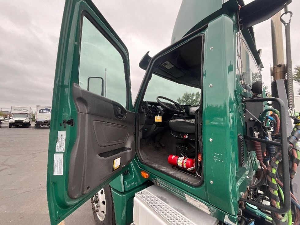 Day Cab Tractor-Heavy Duty Tractors-International-2019-LT625-Portland-OR-301,097\n\t\tmiles-$ 23,500 - Image 9