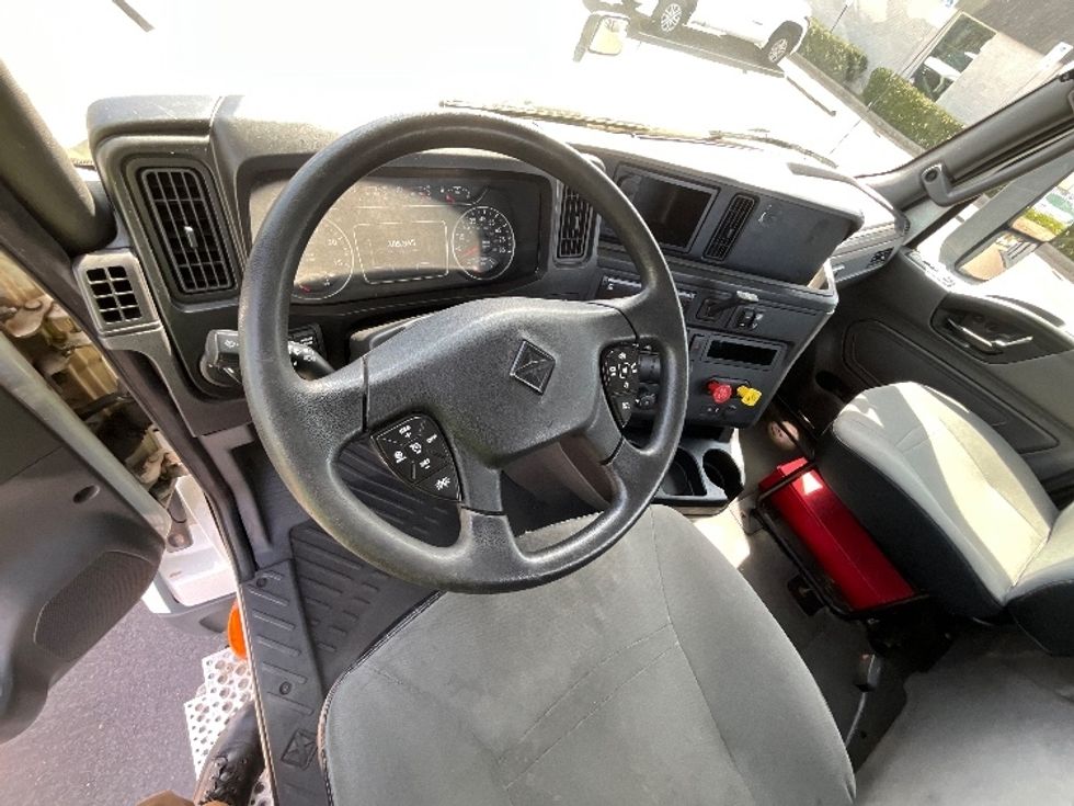 Day Cab Tractor-Heavy Duty Tractors-International-2019-LT625-Portland-OR-305,863\n\t\tmiles-$ 31,250 - Image 11