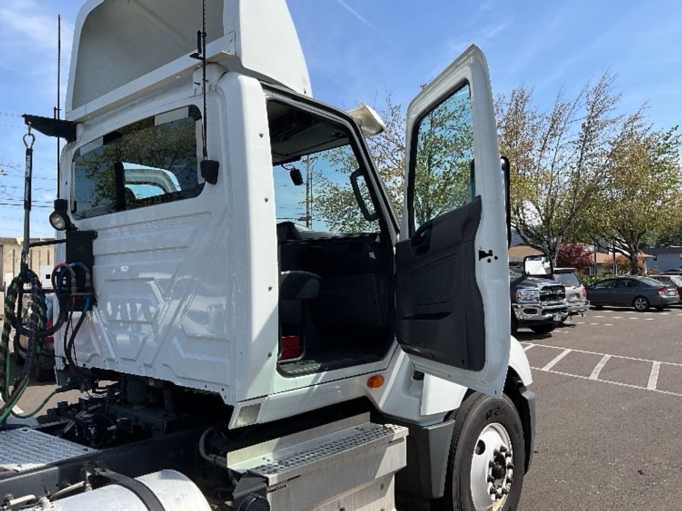 Day Cab Tractor-Heavy Duty Tractors-International-2019-LT625-Portland-OR-305,863\n\t\tmiles-$ 31,250 - Image 12