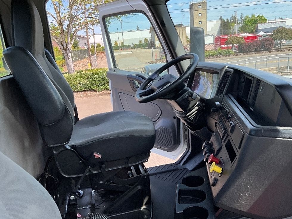 Day Cab Tractor-Heavy Duty Tractors-International-2019-LT625-Portland-OR-305,863\n\t\tmiles-$ 31,250 - Image 14