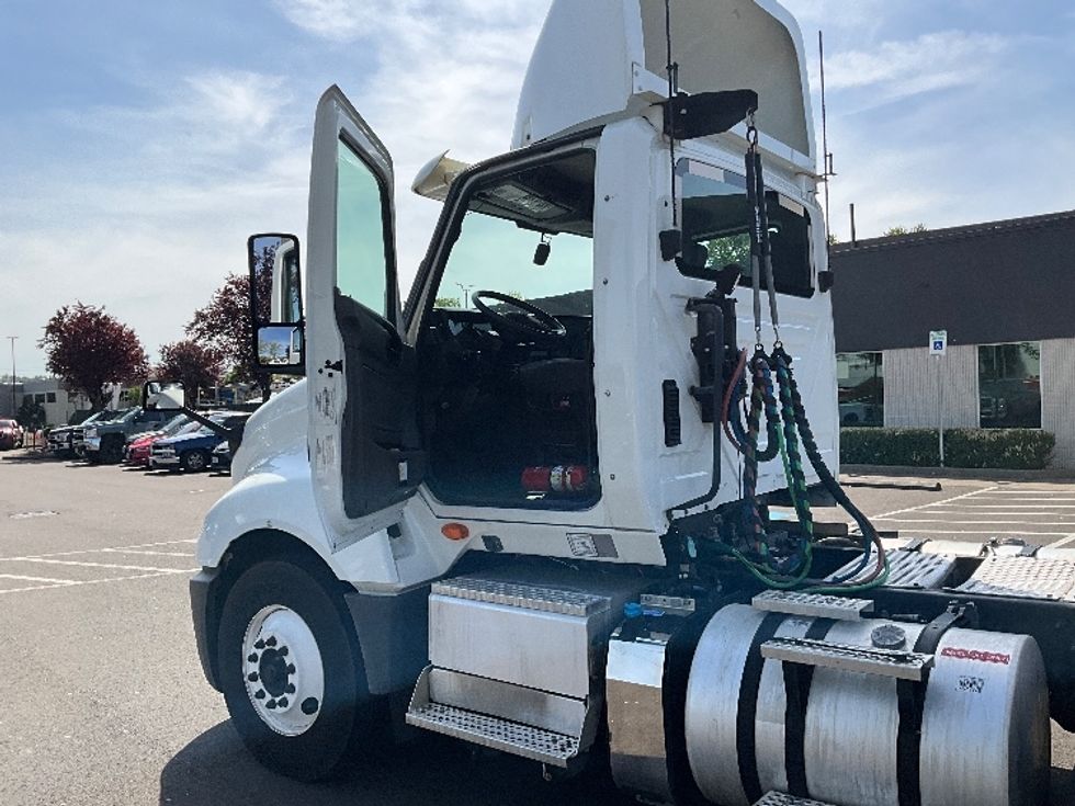 Day Cab Tractor-Heavy Duty Tractors-International-2019-LT625-Portland-OR-305,863\n\t\tmiles-$ 31,250 - Image 9