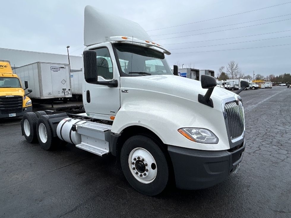 Day Cab Tractor-Heavy Duty Tractors-International-2019-LT625-Portland-OR-372,722\n\t\tmiles-$ 27,250 - Image 1