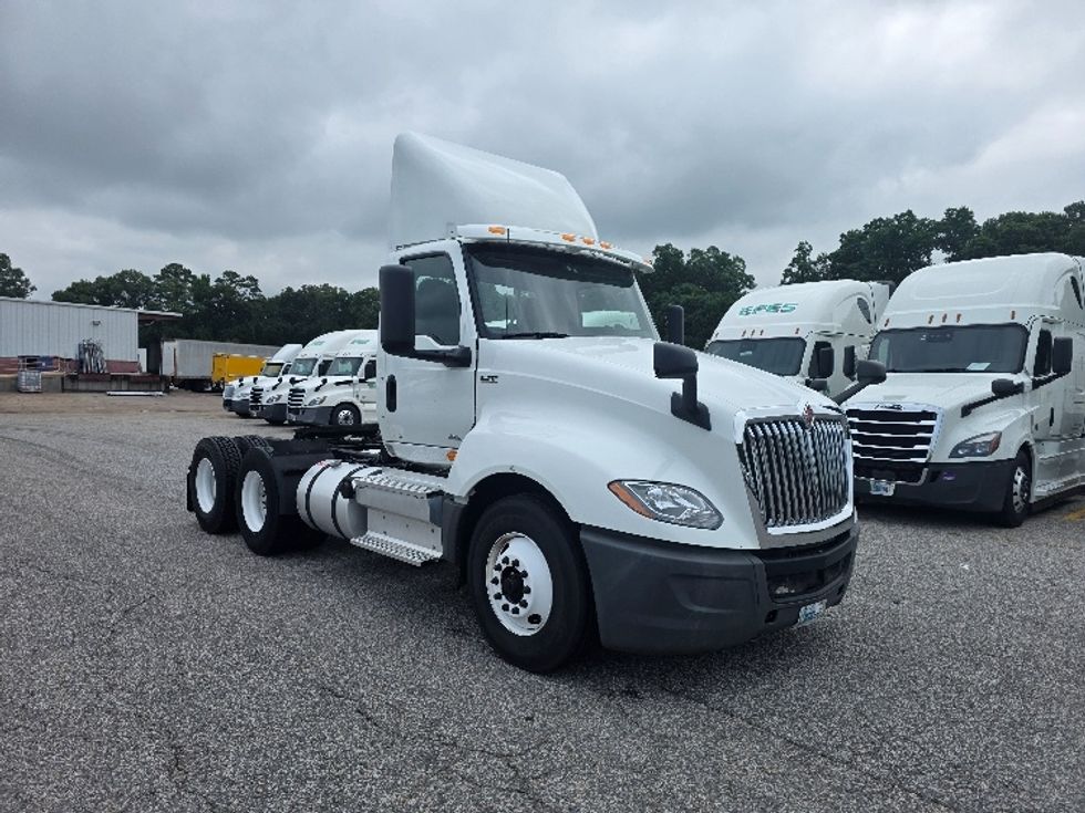Day Cab Tractor-Heavy Duty Tractors-International-2019-LT625-Prince George-VA-146,024\n\t\tmiles-$ 23,750 - Image 1