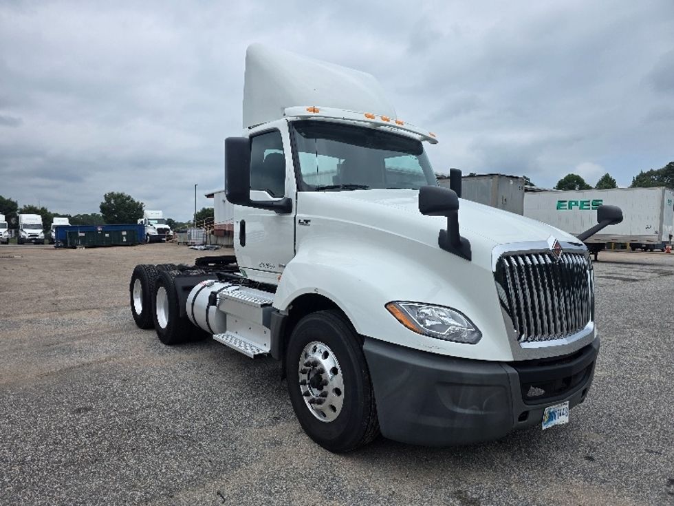 Day Cab Tractor-Heavy Duty Tractors-International-2019-LT625-Prince George-VA-153,800\n\t\tmiles-$ 29,250 - Image 1