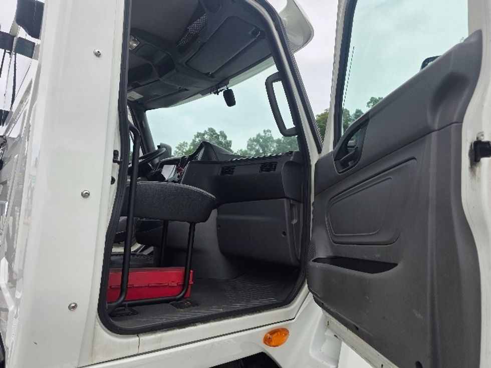 Day Cab Tractor-Heavy Duty Tractors-International-2019-LT625-Prince George-VA-153,800\n\t\tmiles-$ 29,250 - Image 11