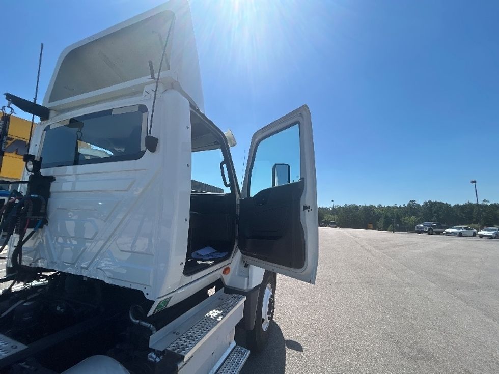 Day Cab Tractor-Heavy Duty Tractors-International-2019-LT625-Prince George-VA-161,250\n\t\tmiles-$ 25,000 - Image 12