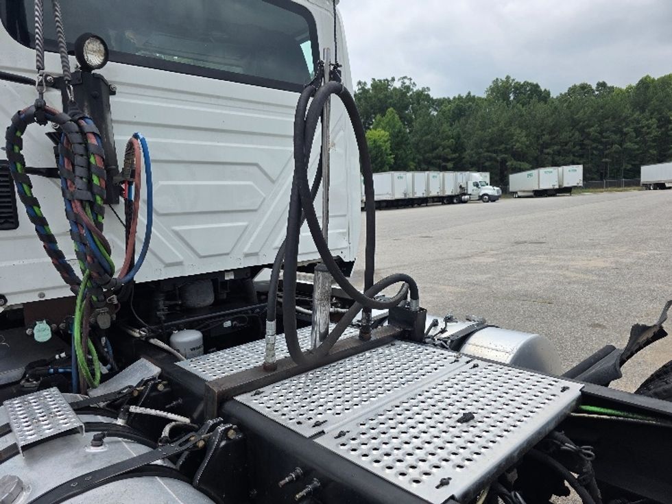 Day Cab Tractor-Heavy Duty Tractors-International-2019-LT625-Prince George-VA-180,650\n\t\tmiles-$ 23,750 - Image 17