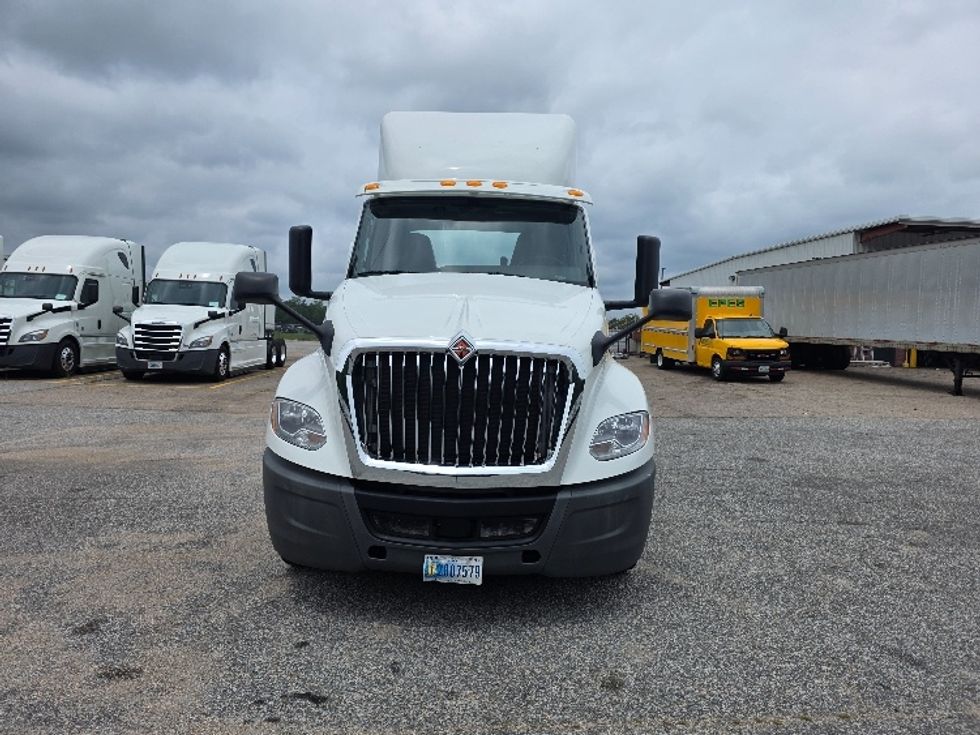 Day Cab Tractor-Heavy Duty Tractors-International-2019-LT625-Prince George-VA-180,650\n\t\tmiles-$ 23,750 - Image 2
