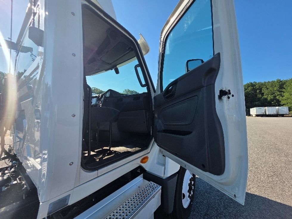 Day Cab Tractor-Heavy Duty Tractors-International-2019-LT625-Prince George-VA-185,395\n\t\tmiles-$ 24,500 - Image 11