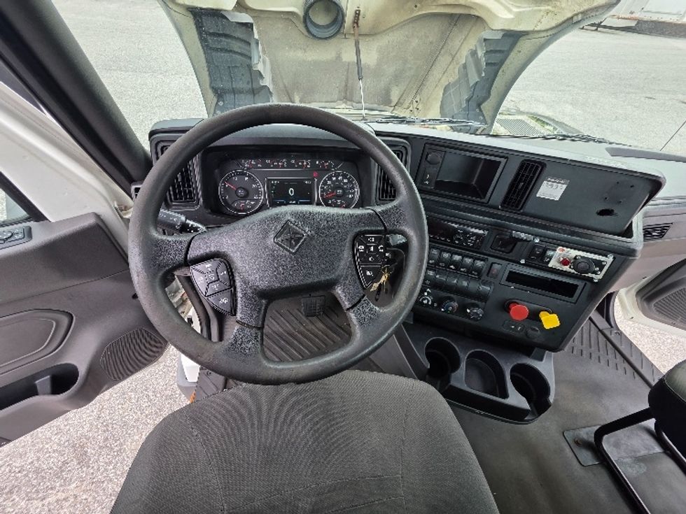 Day Cab Tractor-Heavy Duty Tractors-International-2019-LT625-Prince George-VA-187,439\n\t\tmiles-$ 26,750 - Image 10