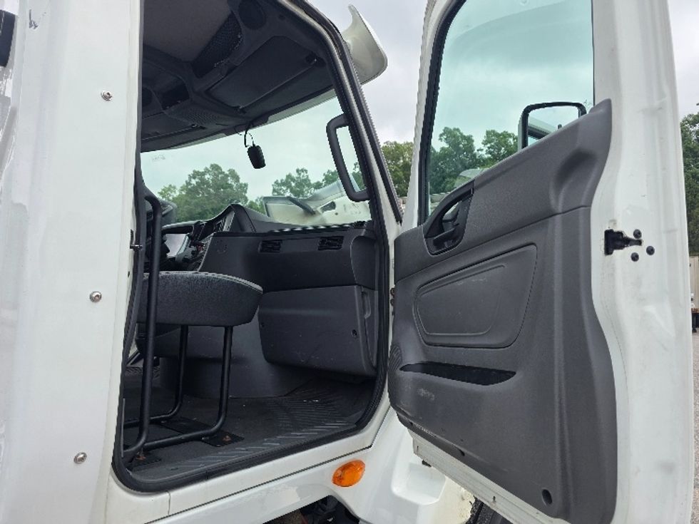 Day Cab Tractor-Heavy Duty Tractors-International-2019-LT625-Prince George-VA-187,439\n\t\tmiles-$ 26,750 - Image 11