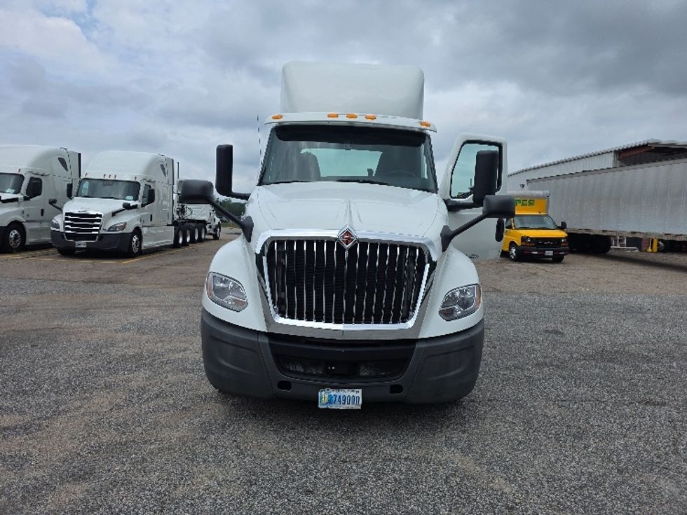 Day Cab Tractor-Heavy Duty Tractors-International-2019-LT625-Prince George-VA-187,439\n\t\tmiles-$ 26,750 - Image 2