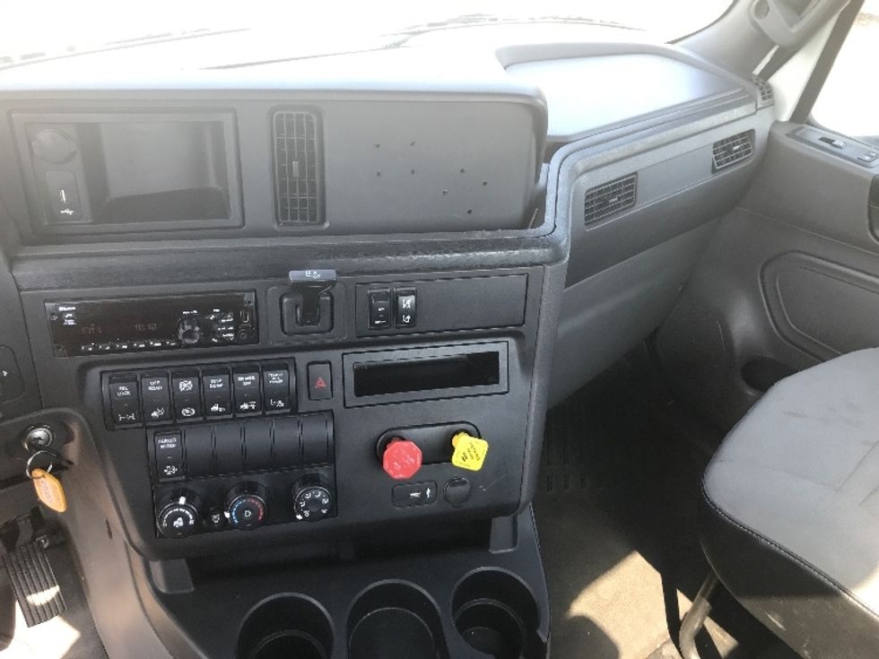 Day Cab Tractor-Heavy Duty Tractors-International-2019-LT625-Prince George-VA-190,044\n\t\tmiles-$ 30,250 - Image 13