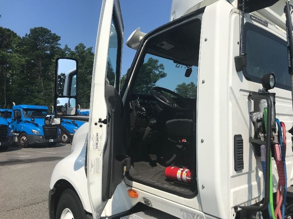 Day Cab Tractor-Heavy Duty Tractors-International-2019-LT625-Prince George-VA-190,044\n\t\tmiles-$ 30,250 - Image 9