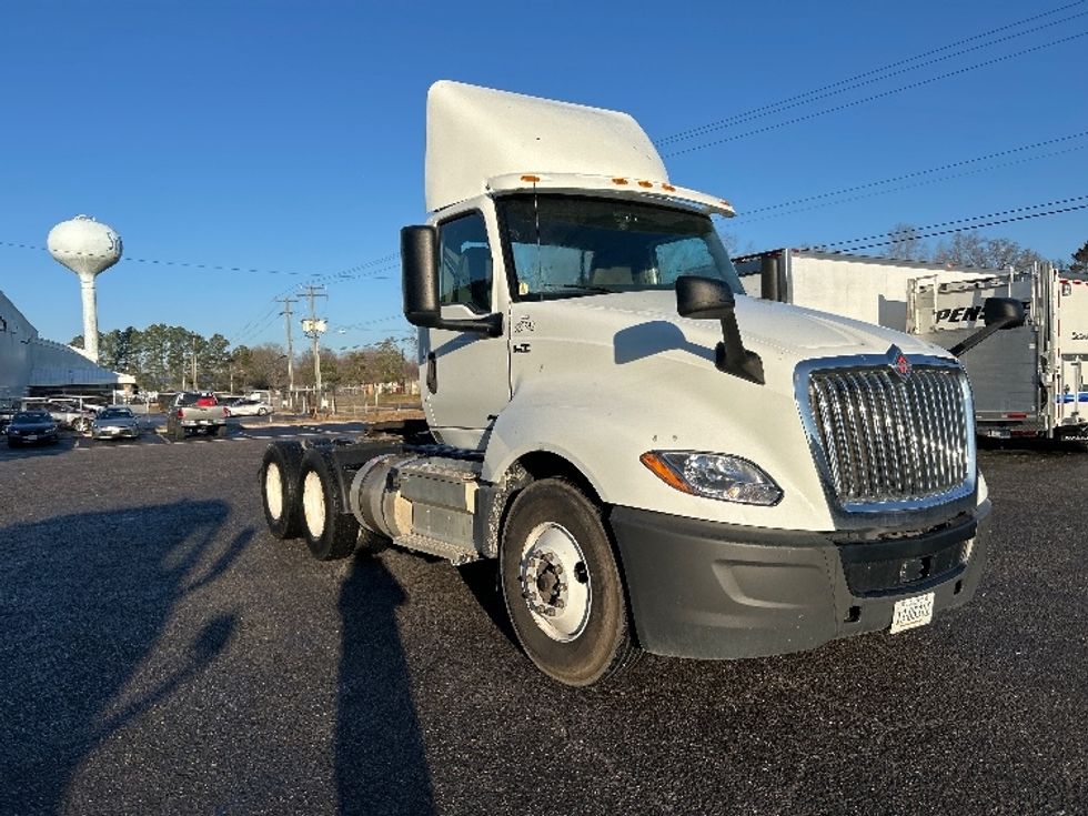 Day Cab Tractor-Heavy Duty Tractors-International-2019-LT625-Prince George-VA-215,056\n\t\tmiles-$ 26,750 - Image 1