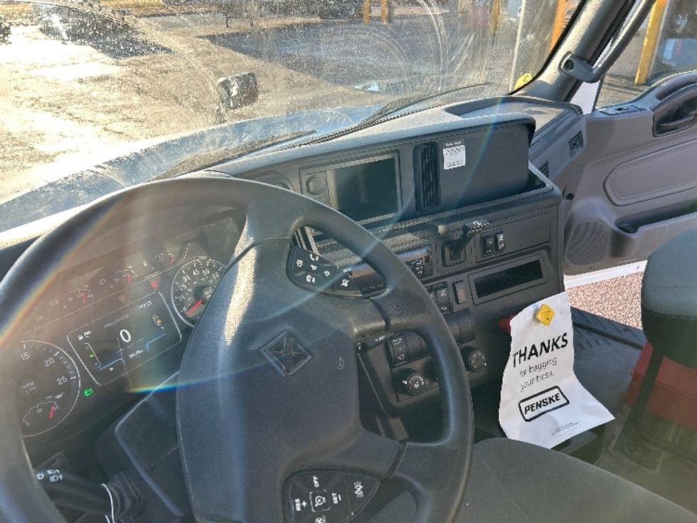 Day Cab Tractor-Heavy Duty Tractors-International-2019-LT625-Prince George-VA-215,056\n\t\tmiles-$ 26,750 - Image 10