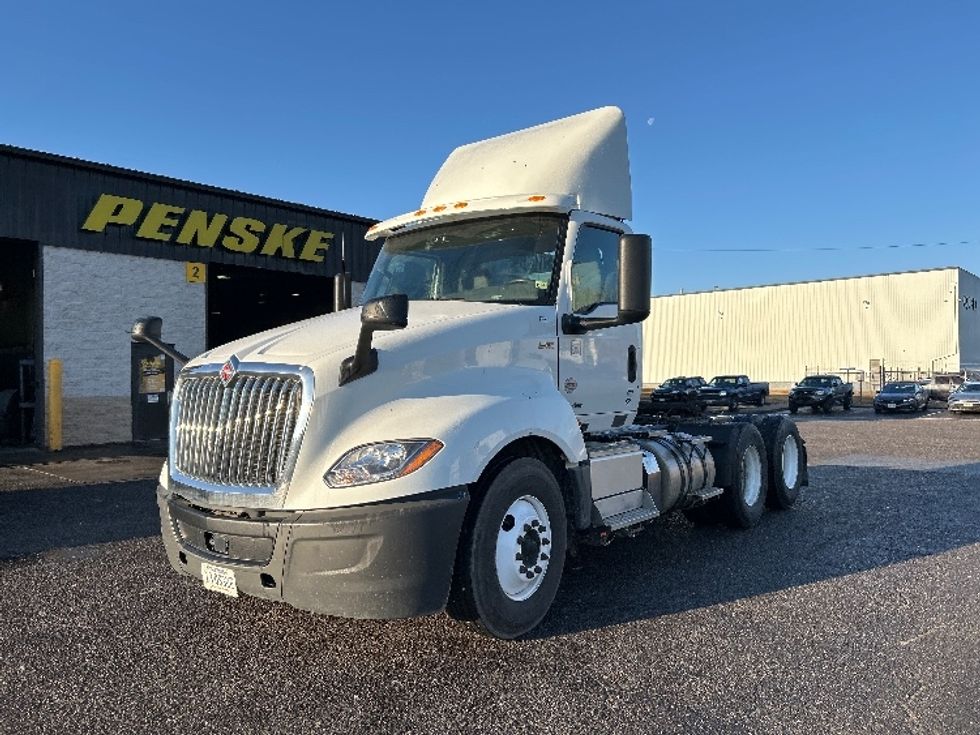 Day Cab Tractor-Heavy Duty Tractors-International-2019-LT625-Prince George-VA-215,056\n\t\tmiles-$ 26,750 - Image 3