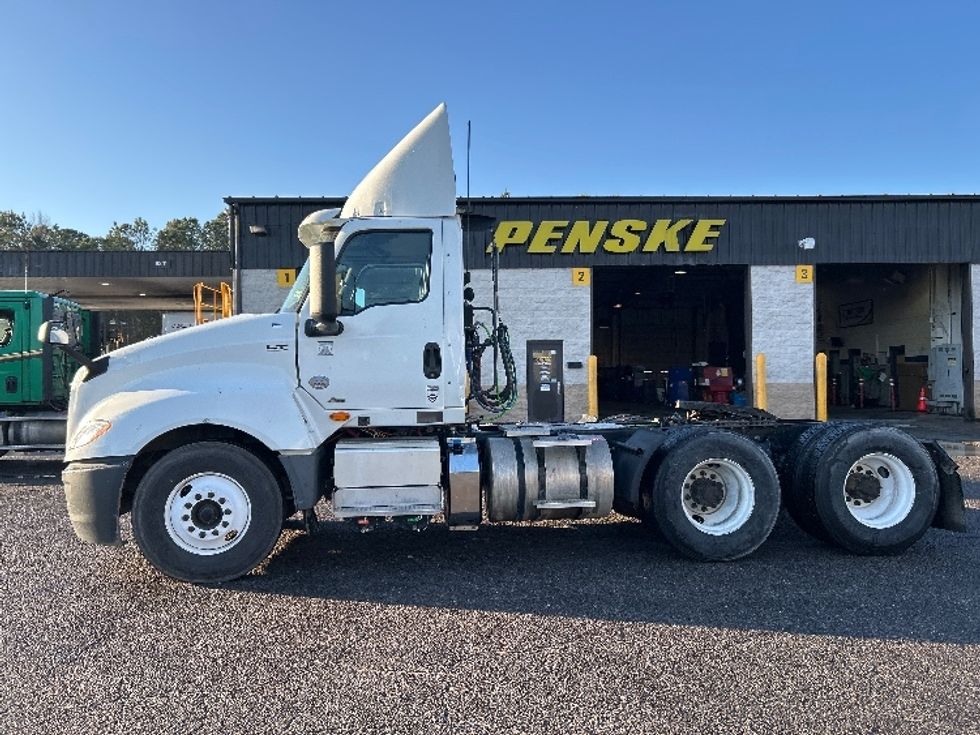 Day Cab Tractor-Heavy Duty Tractors-International-2019-LT625-Prince George-VA-215,056\n\t\tmiles-$ 26,750 - Image 4
