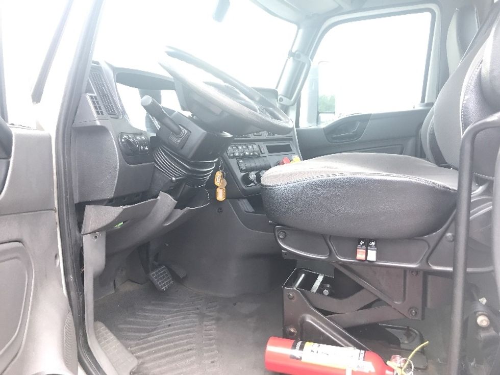 Day Cab Tractor-Heavy Duty Tractors-International-2019-LT625-Prince George-VA-215,786\n\t\tmiles-$ 33,250 - Image 10