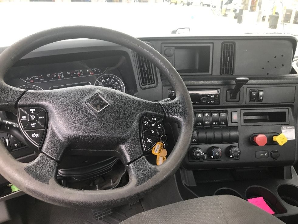 Day Cab Tractor-Heavy Duty Tractors-International-2019-LT625-Prince George-VA-215,786\n\t\tmiles-$ 33,250 - Image 11