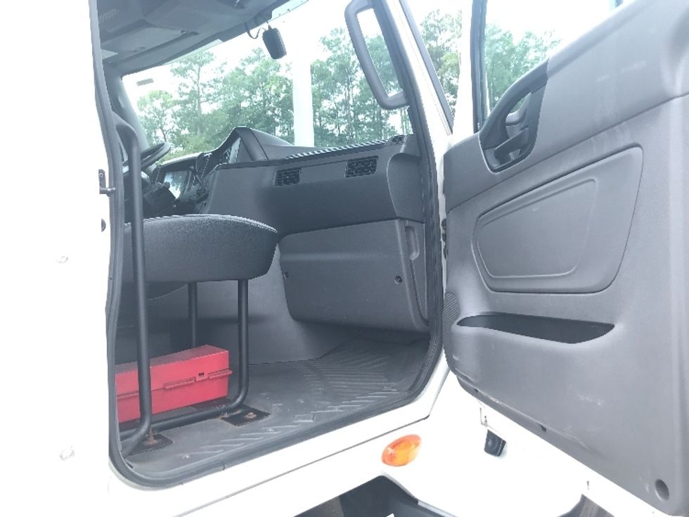 Day Cab Tractor-Heavy Duty Tractors-International-2019-LT625-Prince George-VA-215,786\n\t\tmiles-$ 33,250 - Image 12