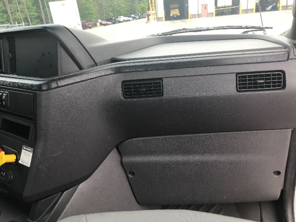 Day Cab Tractor-Heavy Duty Tractors-International-2019-LT625-Prince George-VA-215,786\n\t\tmiles-$ 33,250 - Image 13