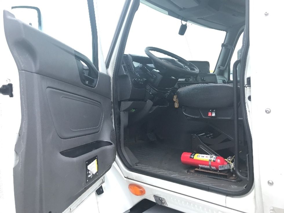 Day Cab Tractor-Heavy Duty Tractors-International-2019-LT625-Prince George-VA-215,786\n\t\tmiles-$ 33,250 - Image 9