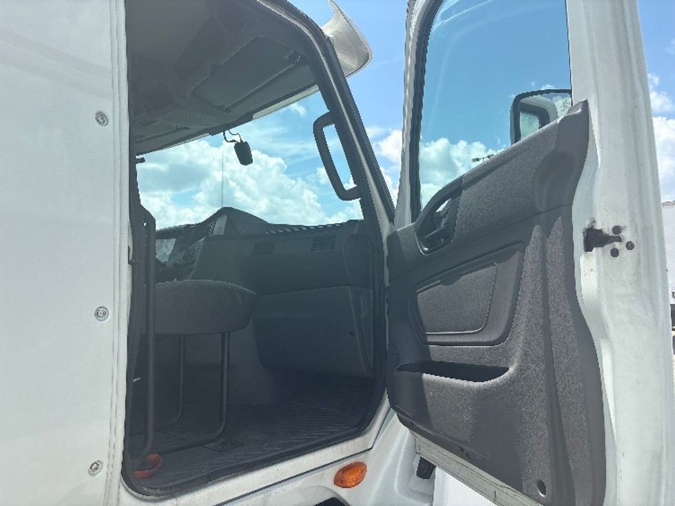 Day Cab Tractor-Heavy Duty Tractors-International-2019-LT625-Prince George-VA-221,752\n\t\tmiles-$ 30,250 - Image 12