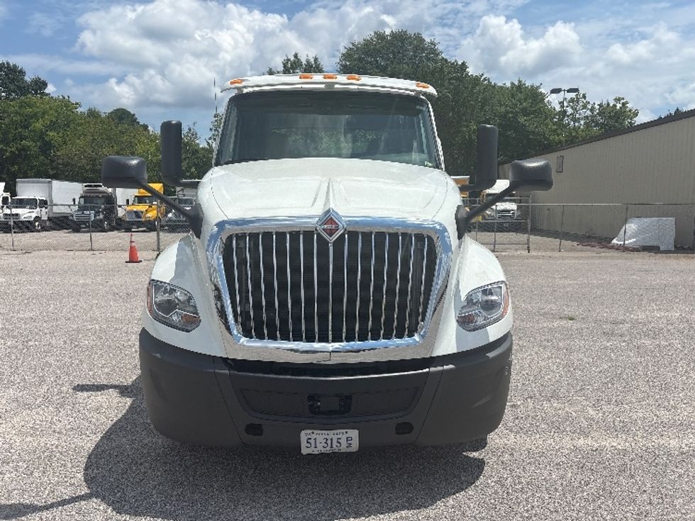 Day Cab Tractor-Heavy Duty Tractors-International-2019-LT625-Prince George-VA-221,752\n\t\tmiles-$ 30,250 - Image 2