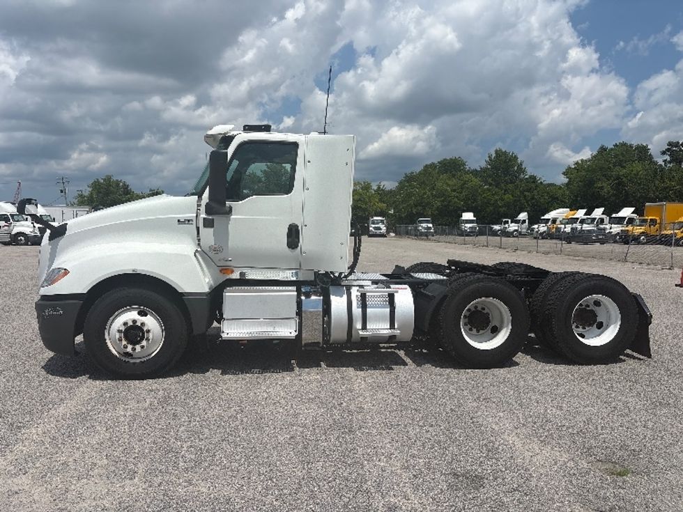 Day Cab Tractor-Heavy Duty Tractors-International-2019-LT625-Prince George-VA-221,752\n\t\tmiles-$ 30,250 - Image 4