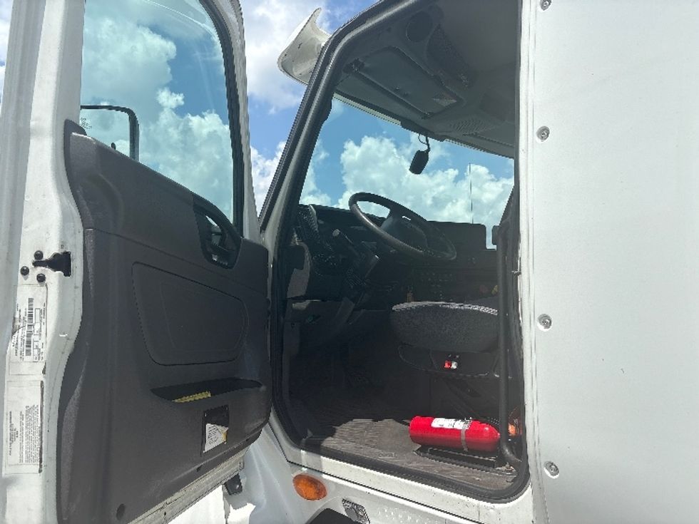 Day Cab Tractor-Heavy Duty Tractors-International-2019-LT625-Prince George-VA-221,752\n\t\tmiles-$ 30,250 - Image 9