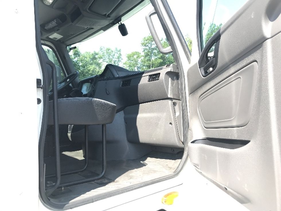 Day Cab Tractor-Heavy Duty Tractors-International-2019-LT625-Prince George-VA-259,952\n\t\tmiles-$ 30,250 - Image 12