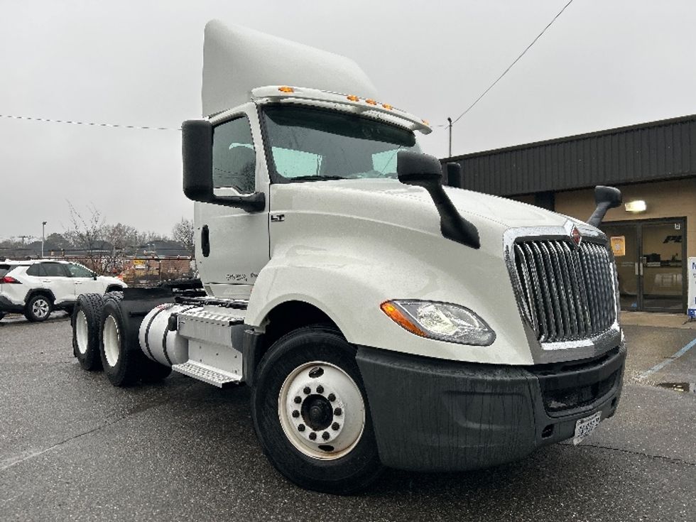Day Cab Tractor-Heavy Duty Tractors-International-2019-LT625-Prince George-VA-267,085\n\t\tmiles-$ 25,750 - Image 1
