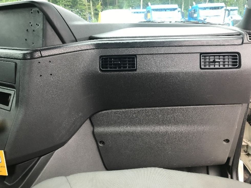 Day Cab Tractor-Heavy Duty Tractors-International-2019-LT625-Prince George-VA-270,210\n\t\tmiles-$ 30,250 - Image 13