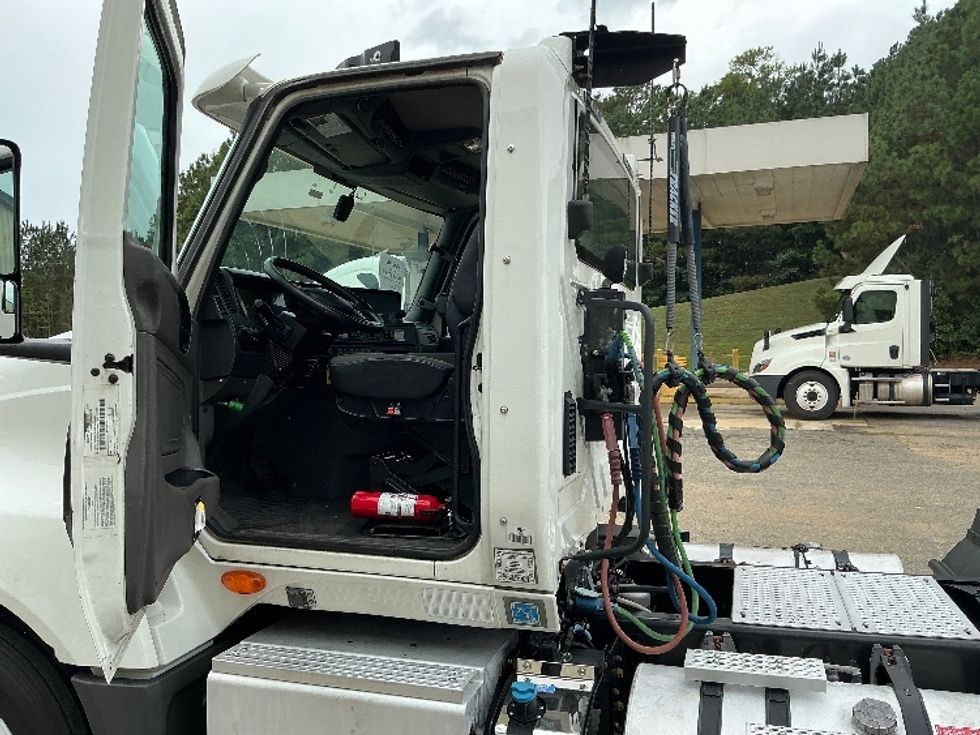 Day Cab Tractor-Heavy Duty Tractors-International-2019-LT625-Prince George-VA-273,788\n\t\tmiles-$ 30,250 - Image 9