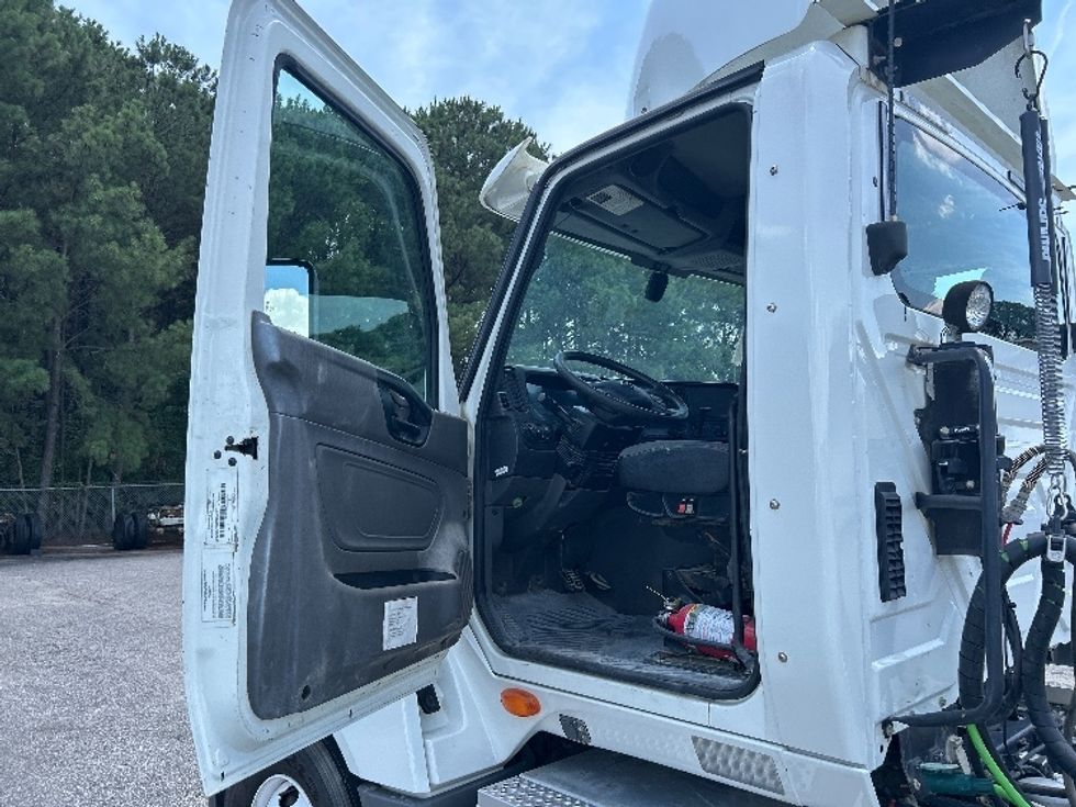 Day Cab Tractor-Heavy Duty Tractors-International-2019-LT625-Prince George-VA-295,002\n\t\tmiles-$ 24,750 - Image 9