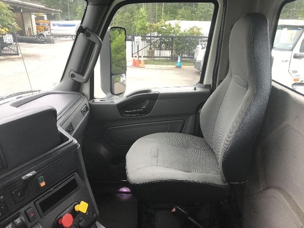 Day Cab Tractor-Heavy Duty Tractors-International-2019-LT625-Prince George-VA-301,983\n\t\tmiles-$ 31,500 - Image 12