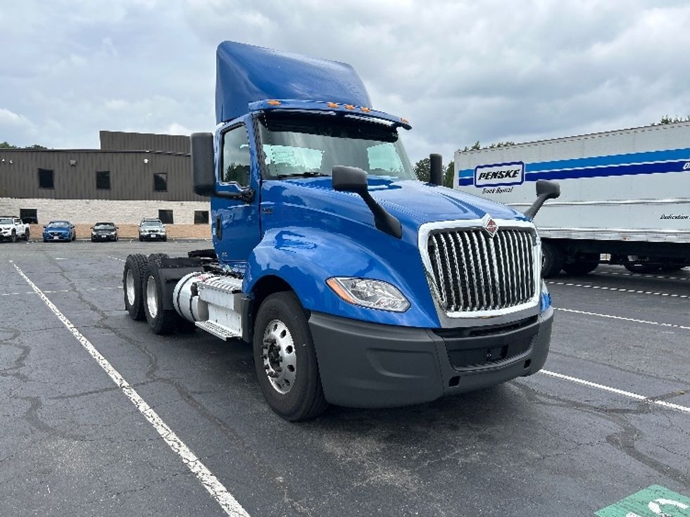 Day Cab Tractor-Heavy Duty Tractors-International-2019-LT625-Prince George-VA-305,186\n\t\tmiles-$ 26,750 - Image 1