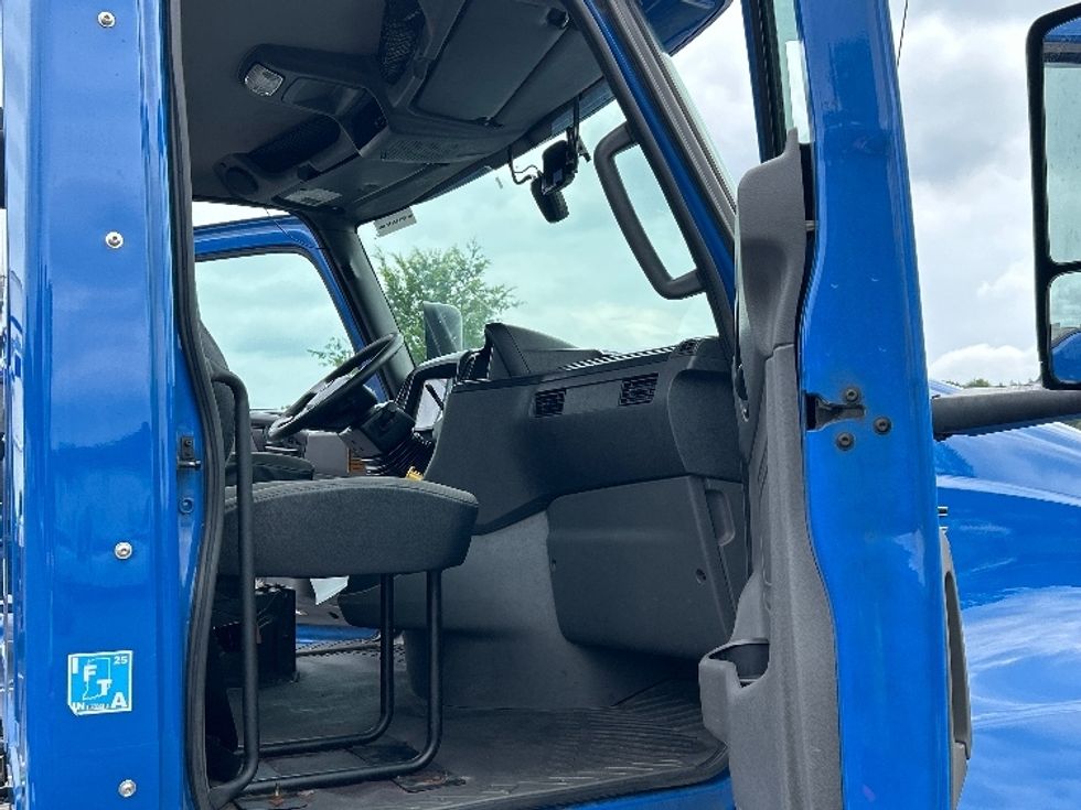 Day Cab Tractor-Heavy Duty Tractors-International-2019-LT625-Prince George-VA-305,186\n\t\tmiles-$ 26,750 - Image 12