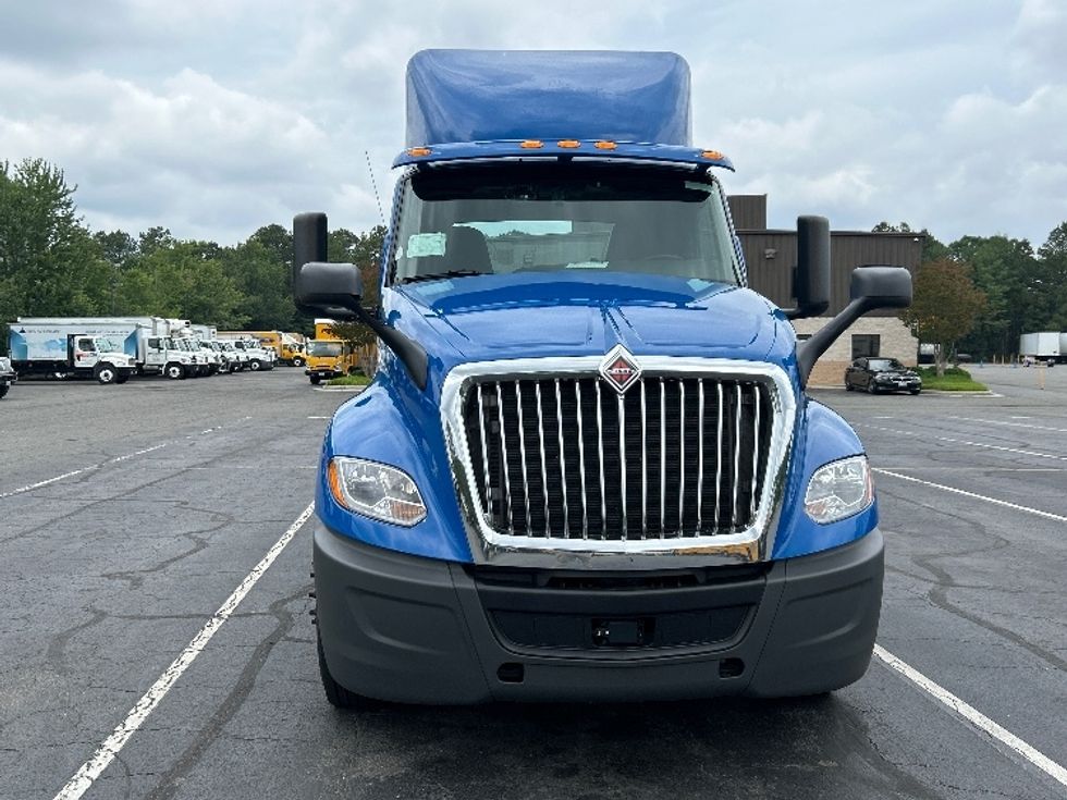 Day Cab Tractor-Heavy Duty Tractors-International-2019-LT625-Prince George-VA-305,186\n\t\tmiles-$ 26,750 - Image 2