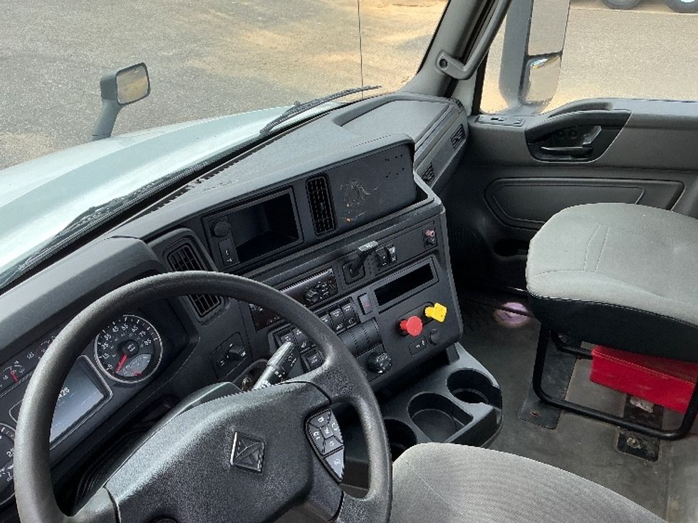 Day Cab Tractor-Heavy Duty Tractors-International-2019-LT625-Prince George-VA-318,428\n\t\tmiles-$ 29,000 - Image 10